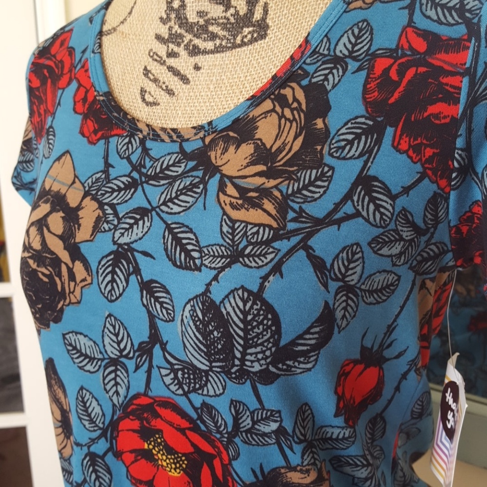 Lularoe New Rose Classic T Top NWT - Picture 2 of 6